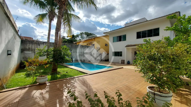 Casa com 4 Quartos à Venda, 211 m² em Jardim América - Goiânia