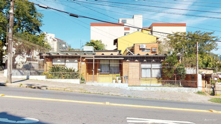 Imóvel com 3 Quartos à Venda, 250 m² em Cristal - Porto Alegre