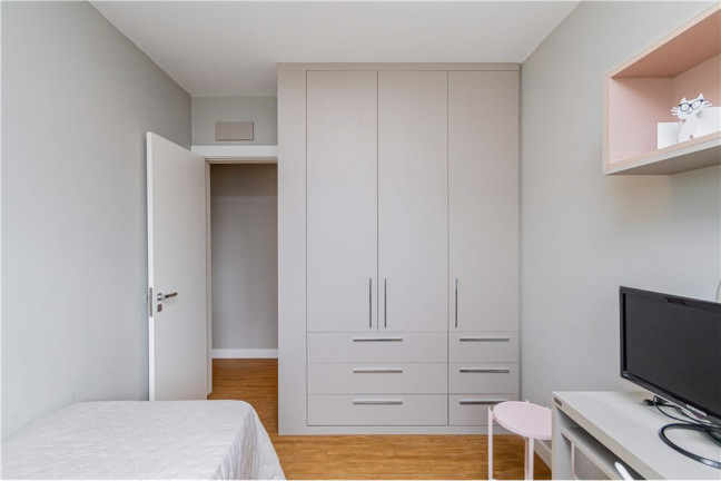 Imagem Imóvel com 3 Quartos à Venda, em Menino Deus - Porto Alegre Imagem Imóvel com 3 Quartos à Venda, em Menino Deus - Porto Alegre