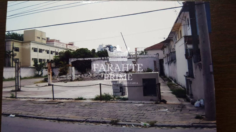 Terreno à Venda, 810 m² em Vila Mathias - Santos