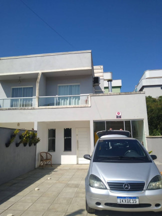 Casa com 4 Quartos para Temporada, 121 m² em Bombas - Bombinhas