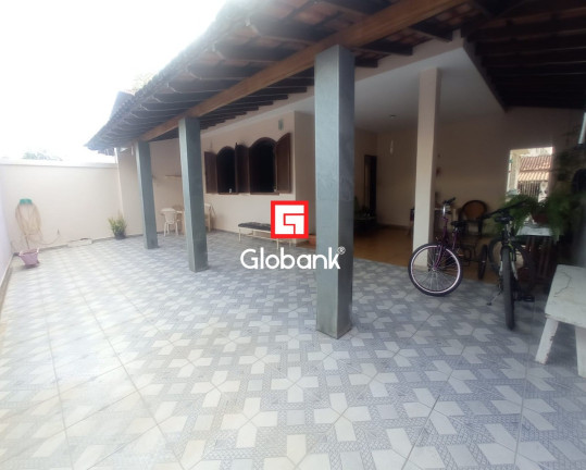 Casa com 3 Quartos à Venda, 300 m² em Sagrada Familia - Montes Claros