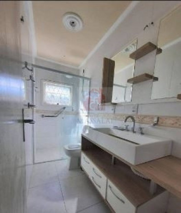 Imagem Casa com 5 Quartos à Venda, 243 m² em Hípica - Porto Alegre Imagem Casa com 5 Quartos à Venda, 243 m² em Hípica - Porto Alegre