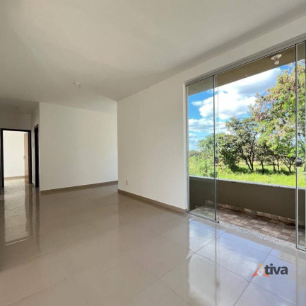 Imagem Sobrado com 3 Quartos à Venda, 77 m²