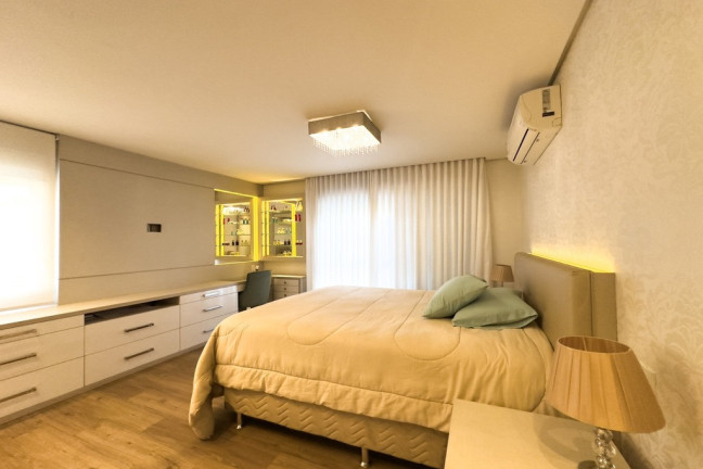 Imagem Imóvel com 3 Quartos à Venda, 258 m² em Petrópolis - Porto Alegre Imagem Imóvel com 3 Quartos à Venda, 258 m² em Petrópolis - Porto Alegre