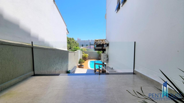 Imagem Casa com 4 Quartos à Venda, 380 m² em Ariribá - Balneário Camboriú Imagem Casa com 4 Quartos à Venda, 380 m² em Ariribá - Balneário Camboriú