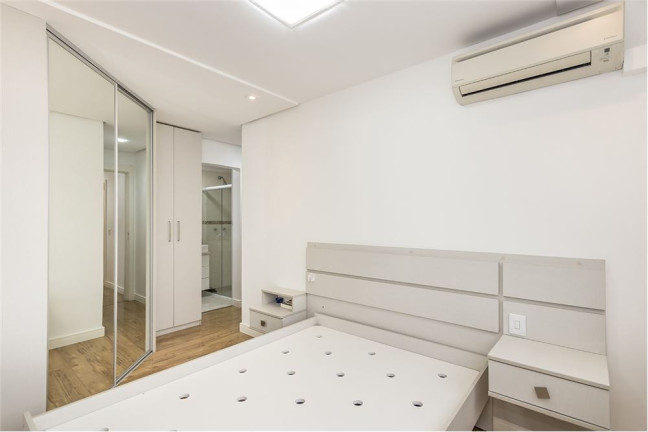 Imagem Imóvel com 3 Quartos à Venda,  em Vila Ipiranga - Porto Alegre