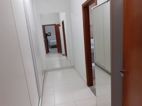 Imagem Casa com 4 Quartos à Venda, 246 m² em Jardim Inconfidência - Uberlândia Imagem Casa com 4 Quartos à Venda, 246 m² em Jardim Inconfidência - Uberlândia