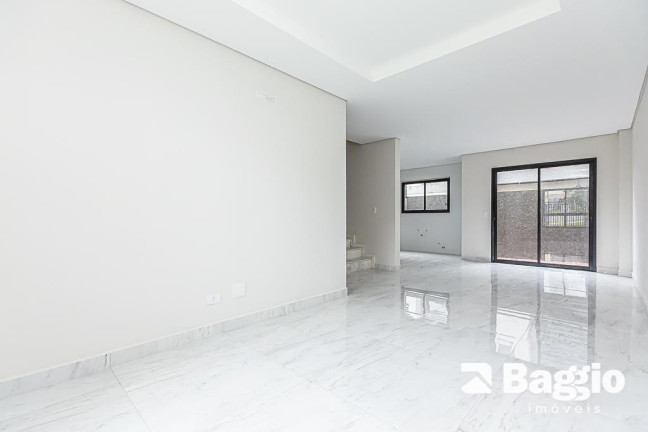 Imagem Sobrado com 3 Quartos à Venda, 129 m² em Uberaba - Curitiba