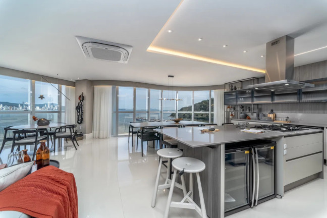Imagem Apartamento com 4 Quartos à Venda, 237 m² em Centro - Balneário Camboriú Imagem Apartamento com 4 Quartos à Venda, 237 m² em Centro - Balneário Camboriú
