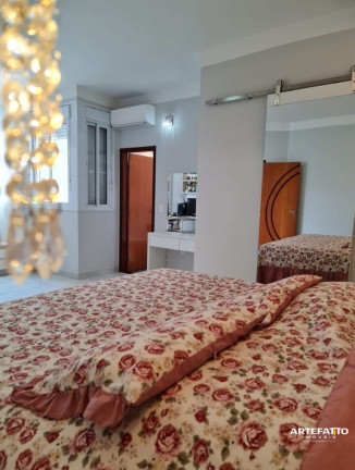 Imagem Sobrado com 3 Quartos à Venda, 205 m²