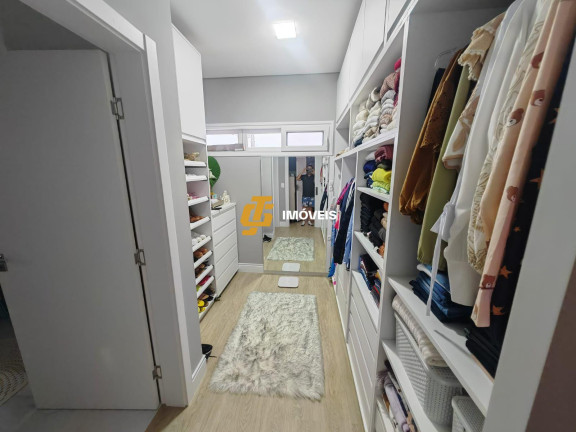 Imagem Casa com 3 Quartos à Venda, 425 m² em Caledônia - Camboriú Imagem Casa com 3 Quartos à Venda, 425 m² em Caledônia - Camboriú