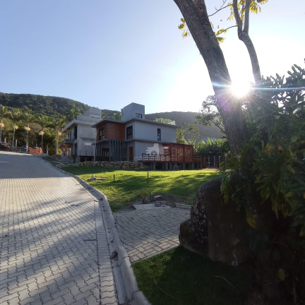 Imagem Casa com 3 Quartos à Venda, 339 m² em Praia De Taquaras - Balneário Camboriú Imagem Casa com 3 Quartos à Venda, 339 m² em Praia De Taquaras - Balneário Camboriú