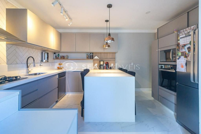 Imagem Apartamento com 3 Quartos à Venda, 131 m² em Centro - Balneário Camboriú Imagem Apartamento com 3 Quartos à Venda, 131 m² em Centro - Balneário Camboriú