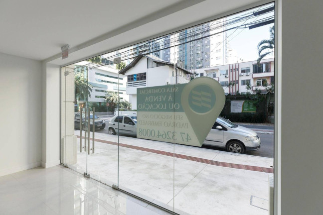 Sala Comercial à Venda, 101 m² em Balneário Camboriú
