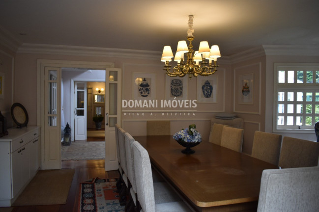 Imagem Casa com 6 Quartos à Venda, 682 m² em Região De Capivari - Campos Do Jordão