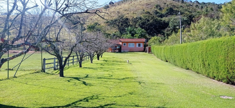 Imagem Chácara com 4 Quartos à Venda, 290 m² em Centro - Santa Branca Imagem Chácara com 4 Quartos à Venda, 290 m² em Centro - Santa Branca