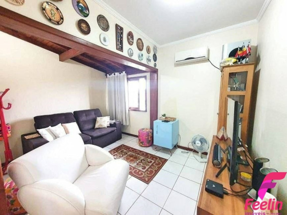 Imagem Casa com 5 Quartos à Venda, 340 m² em Carianos - Florianópolis