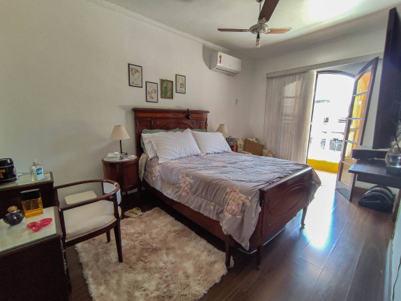 Imagem Casa com 3 Quartos à Venda, 251 m² em Marapé - Santos