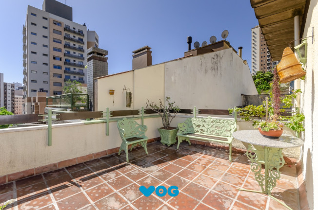 Imagem Imóvel com 2 Quartos à Venda, 150 m² em Petrópolis - Porto Alegre Imagem Imóvel com 2 Quartos à Venda, 150 m² em Petrópolis - Porto Alegre