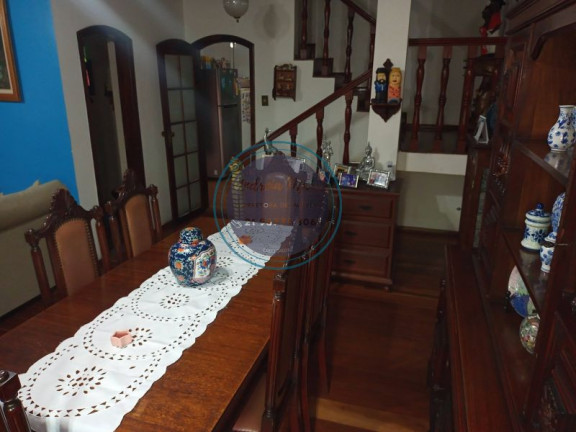 Imagem Casa com 4 Quartos à Venda, 200 m²