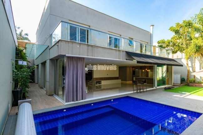 Casa com 3 Quartos para Alugar, 600 m² em Granja Julieta - São Paulo