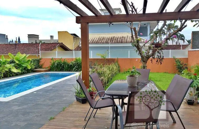 Casa com 3 Quartos à Venda, 210 m² em Itacorubi - Florianópolis