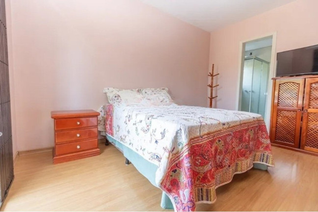 Imagem Casa com 4 Quartos à Venda, 239 m² em Nonoai - Porto Alegre