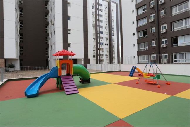 Imagem Imóvel com 2 Quartos à Venda, em Boa Vista - Porto Alegre Imagem Imóvel com 2 Quartos à Venda, em Boa Vista - Porto Alegre