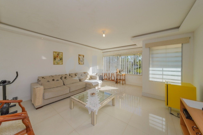 Imagem Casa com 3 Quartos à Venda, 147 m² em Chácara Das Pedras - Porto Alegre Imagem Casa com 3 Quartos à Venda, 147 m² em Chácara Das Pedras - Porto Alegre