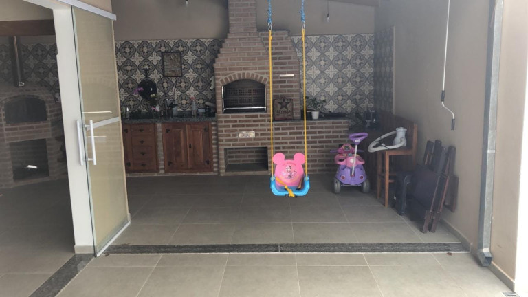 Imagem Sobrado com 3 Quartos à Venda, 210 m² em Santana - Pindamonhangaba