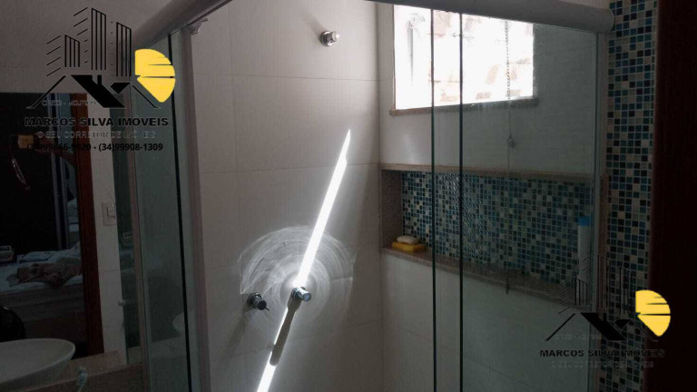 Imagem Casa com 4 Quartos à Venda, 360 m² em Santa Mônica - Uberlândia