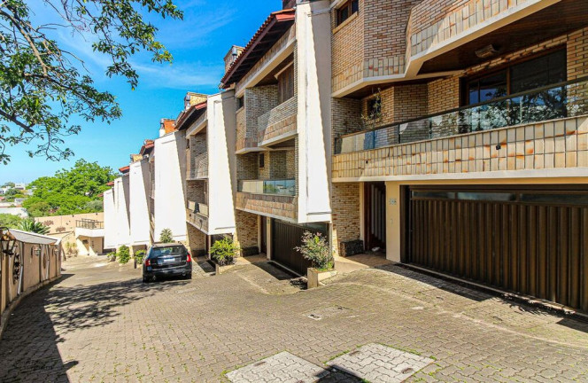 Imagem Casa com 3 Quartos à Venda, 232 m² em Jardim Isabel - Porto Alegre