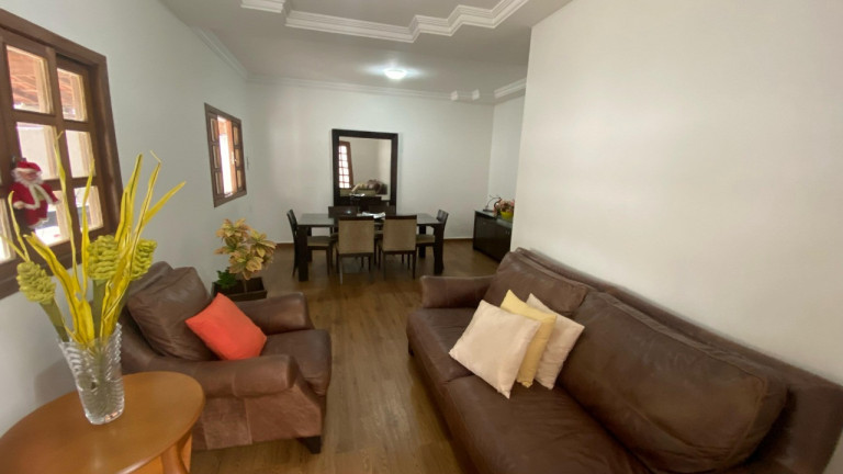Imagem Casa com 6 Quartos à Venda, 300 m² em Cândida Câmara - Montes Claros