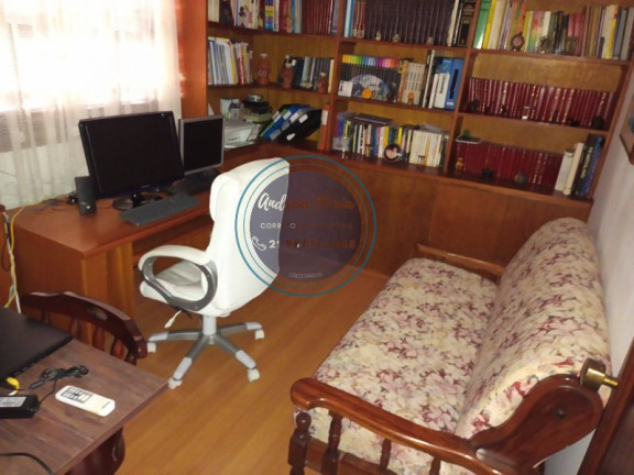 Imagem Casa com 4 Quartos à Venda, 200 m²