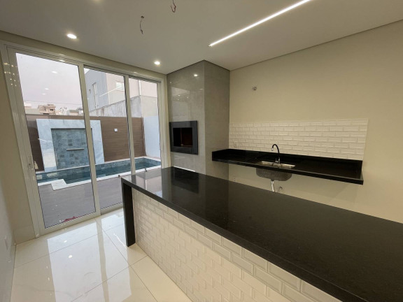 Imagem Casa de Condomínio com 3 Quartos à Venda, 250 m² em Cuiabá