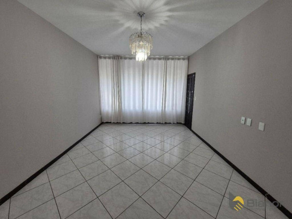 Imagem Casa com 3 Quartos à Venda, 220 m² em Garcia - Blumenau Imagem Casa com 3 Quartos à Venda, 220 m² em Garcia - Blumenau