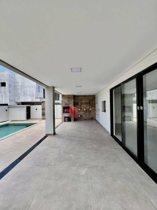 Imagem Sobrado com 4 Quartos à Venda, 265 m² em Santa Regina - Camboriú