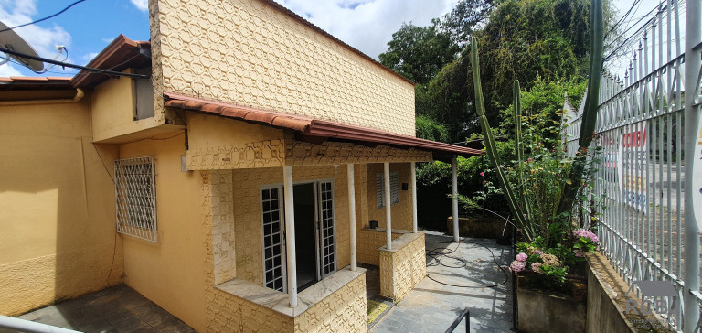 Casa com 6 Quartos à Venda,  em São Gonçalo - Contagem