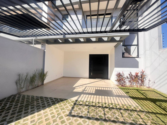Sobrado com 3 Quartos à Venda, 153 m² em Pioneiros Catarinense - Cascavel