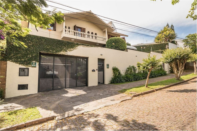Casa com 4 Quartos à Venda,  em Três Figueiras - Porto Alegre