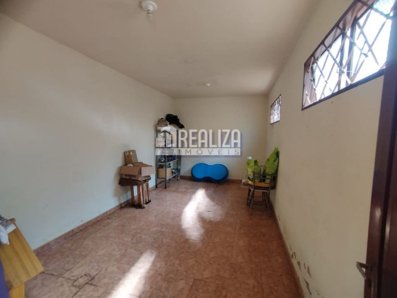 Imagem Casa com 3 Quartos à Venda, 300 m² em Conjunto Guanabara - Uberaba Imagem Casa com 3 Quartos à Venda, 300 m² em Conjunto Guanabara - Uberaba