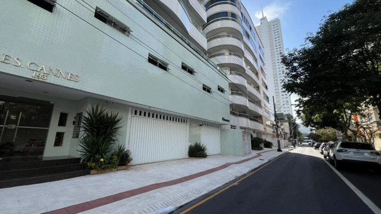 Imagem Cobertura com 3 Quartos à Venda, 180 m² em Centro - Balneário Camboriú