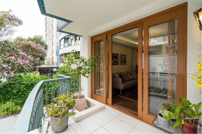Imagem Apartamento com 3 Quartos à Venda, 131 m² em Higienópolis - Porto Alegre Imagem Apartamento com 3 Quartos à Venda, 131 m² em Higienópolis - Porto Alegre