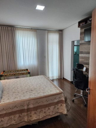 Imagem Casa com 3 Quartos à Venda, 140 m² em Cabral - Contagem