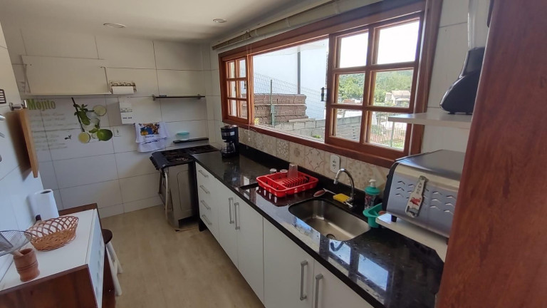 Imagem Casa com 4 Quartos à Venda, 200 m² em Albuquerque - Teresópolis Imagem Casa com 4 Quartos à Venda, 200 m² em Albuquerque - Teresópolis