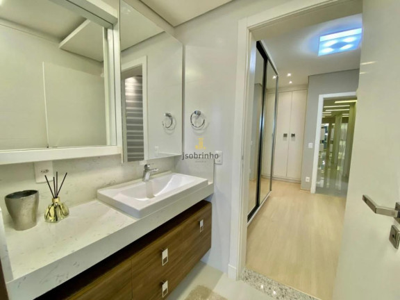Foto do imóvel Apartamento com 3 Quartos à Venda, 140 m² em Meia Praia - Itapema