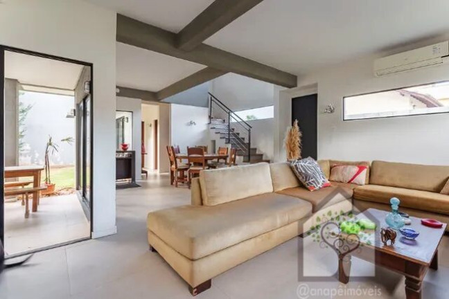 Casa com 4 Quartos para Alugar, 200 m² em Rio Tavares - Florianópolis