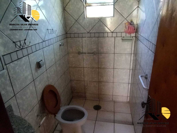 Imagem Casa com 3 Quartos à Venda, 300 m² em Segismundo Pereira - Uberlândia