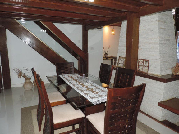 Imagem Casa com 4 Quartos à Venda, 230 m² em Carlos Guinle - Teresópolis
